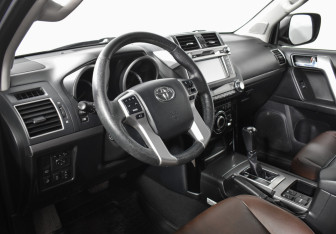 Подержанный автомобиль Toyota Land Cruiser Prado 2017 года (9 фото)
