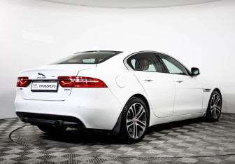 Подержанный автомобиль Jaguar XE 2018 года (5 фото)