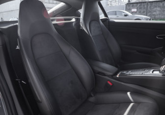 Подержанный автомобиль Porsche Cayman 2018 года (28 фото)