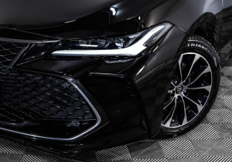 Подержанный автомобиль Toyota Avalon 2022 года (3 фото)