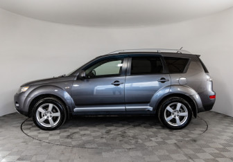 Подержанный автомобиль Mitsubishi Outlander 2006 года (8 фото)