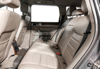 Подержанный автомобиль Volkswagen Touareg 2008 года (13 фото)