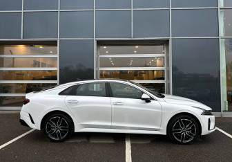 Новый Kia K5 2024 (8 фото)