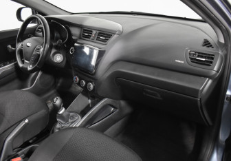 Подержанный автомобиль Kia Rio Sedan 2015 года (11 фото)