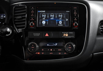Подержанный автомобиль Mitsubishi Outlander 2017 года (17 фото)