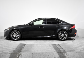 Подержанный автомобиль Lexus IS Sedan 2019 года (8 фото)