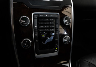 Подержанный автомобиль Volvo XC70 2014 года (15 фото)