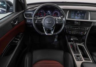 Подержанный автомобиль Kia Optima Sedan 2018 года (11 фото)