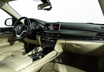 Подержанный автомобиль BMW X6 2015 года (9 фото)