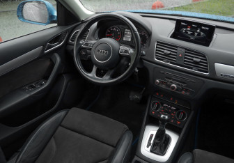 Подержанный автомобиль Audi Q3 2017 года (11 фото)