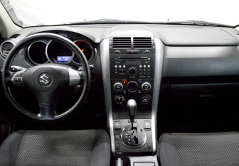 Подержанный автомобиль Suzuki Grand Vitara 2011 года (14 фото)