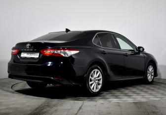 Подержанный автомобиль Toyota Camry Sedan 2021 года (5 фото)