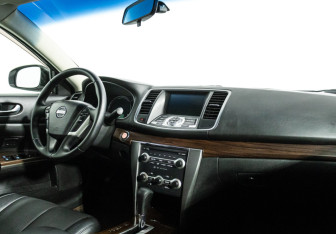 Подержанный автомобиль Nissan Teana 2010 года (9 фото)