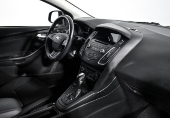 Подержанный автомобиль Ford Focus Hatchback 2017 года (13 фото)