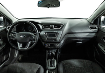 Подержанный автомобиль Kia Rio Sedan 2015 года (13 фото)