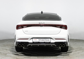 Подержанный автомобиль Kia K5 2022 года (6 фото)