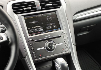 Подержанный автомобиль Ford Mondeo Sedan 2015 года (16 фото)
