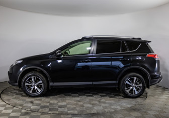 Подержанный автомобиль Toyota RAV4 2016 года (8 фото)