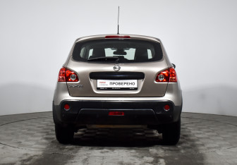 Подержанный автомобиль Nissan Qashqai 2008 года (6 фото)