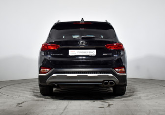 Подержанный автомобиль Hyundai Santa Fe 2019 года (6 фото)