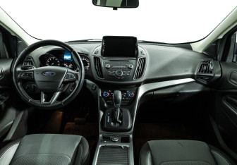 Подержанный автомобиль Ford Kuga 2016 года (13 фото)