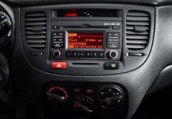 Подержанный автомобиль Kia Rio Sedan 2010 года (15 фото)