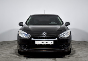Подержанный автомобиль Renault Fluence 2010 года (2 фото)