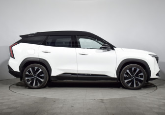 Подержанный автомобиль Geely Atlas 2023 года (4 фото)