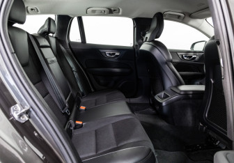 Подержанный автомобиль Volvo V60 Cross Country 2020 года (24 фото)