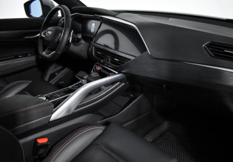 Подержанный автомобиль Geely Tugella 2023 года (14 фото)