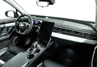 Подержанный автомобиль Geely Atlas 2024 года (9 фото)