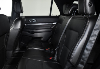Подержанный автомобиль Ford Explorer 2018 года (13 фото)