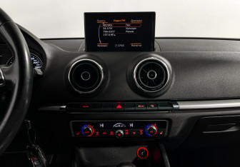 Подержанный автомобиль Audi A3 Hatchback 2014 года (16 фото)