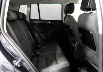 Подержанный автомобиль Volkswagen Tiguan 2012 года (17 фото)