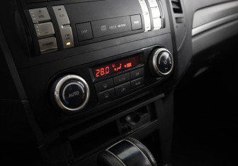 Подержанный автомобиль Mitsubishi Pajero 2013 года (15 фото)