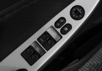 Подержанный автомобиль Hyundai Solaris Hatchback 2012 года (19 фото)