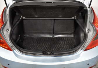 Подержанный автомобиль Hyundai Solaris Hatchback 2014 года (19 фото)