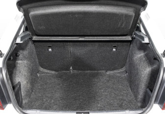 Подержанный автомобиль Skoda Rapid Liftback 2016 года (18 фото)