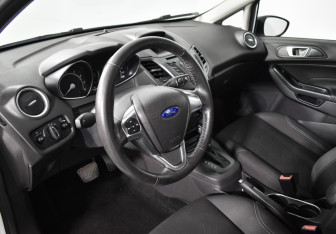 Подержанный автомобиль Ford Fiesta Hatchback 2017 года (9 фото)