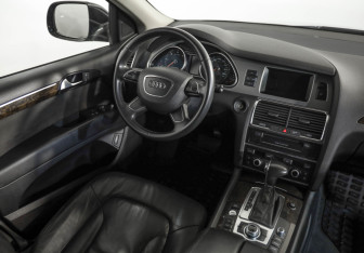Подержанный автомобиль Audi Q7 2014 года (8 фото)