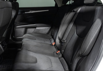 Подержанный автомобиль Ford Mondeo Sedan 2018 года (10 фото)