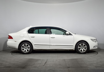 Подержанный автомобиль Skoda Superb Liftback 2011 года (4 фото)