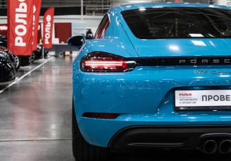 Подержанный автомобиль Porsche Cayman 2018 года (25 фото)