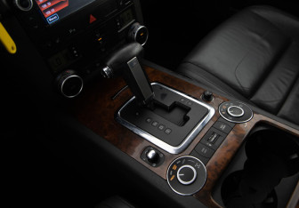 Подержанный автомобиль Volkswagen Touareg 2009 года (14 фото)