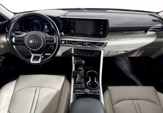 Подержанный автомобиль Kia K5 2021 года (15 фото)