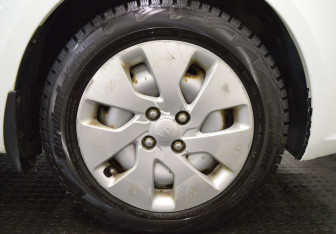 Подержанный автомобиль Kia Rio Sedan 2013 года (9 фото)