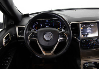 Подержанный автомобиль Jeep Grand Cherokee 2013 года (10 фото)