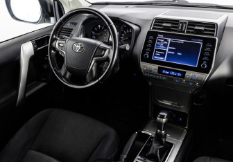 Подержанный автомобиль Toyota Land Cruiser Prado 2021 года (17 фото)