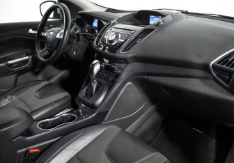 Подержанный автомобиль Ford Kuga 2015 года (13 фото)