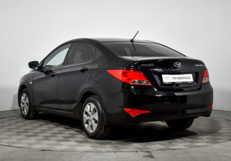 Подержанный автомобиль Hyundai Solaris Hatchback 2014 года (7 фото)